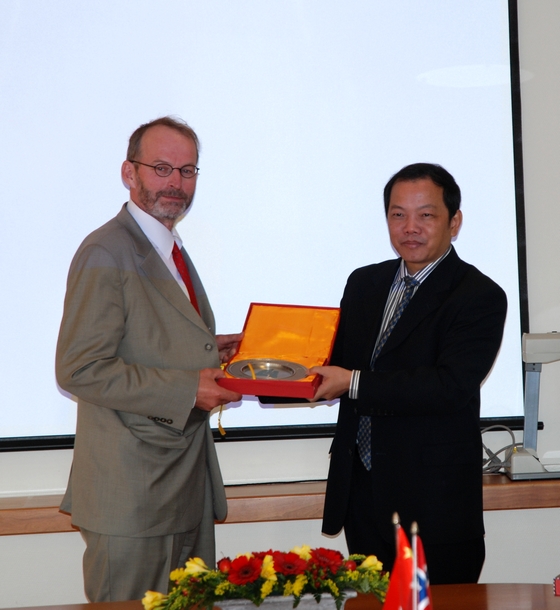 吴传喜率团访问爱尔兰、芬兰、挪威高校