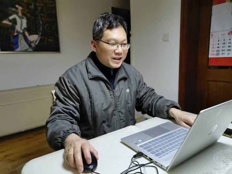 吴卫东老师就是这样不惧压力,积极面对,用爱心,责任心弹奏出美丽的